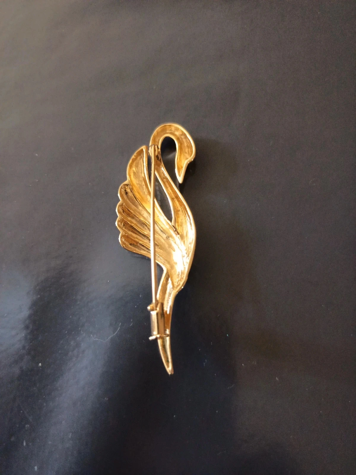 Golden swan brooch – photo 2
